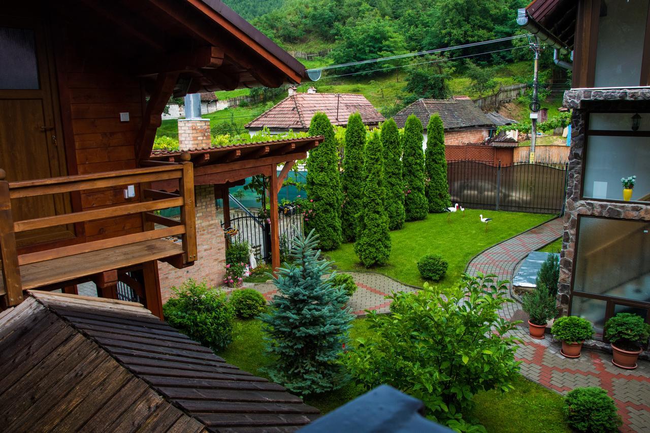 Pensiunea George Gura Rîului Exterior foto