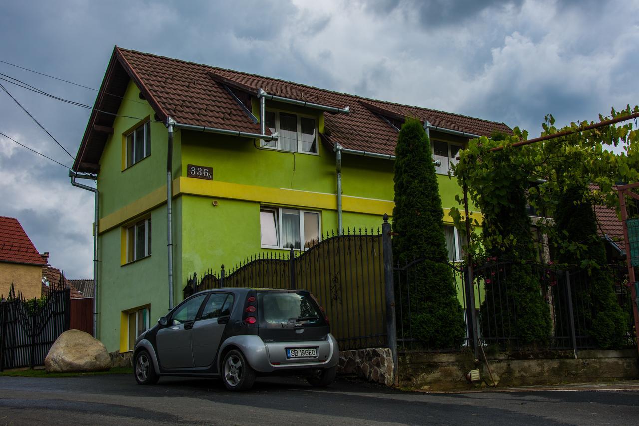 Pensiunea George Gura Rîului Exterior foto